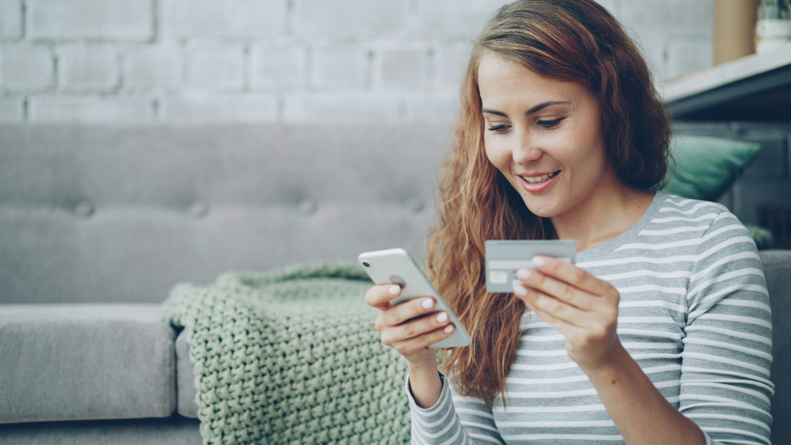 TikTok Shop ランキング|スマートフォンでECショッピングをする人